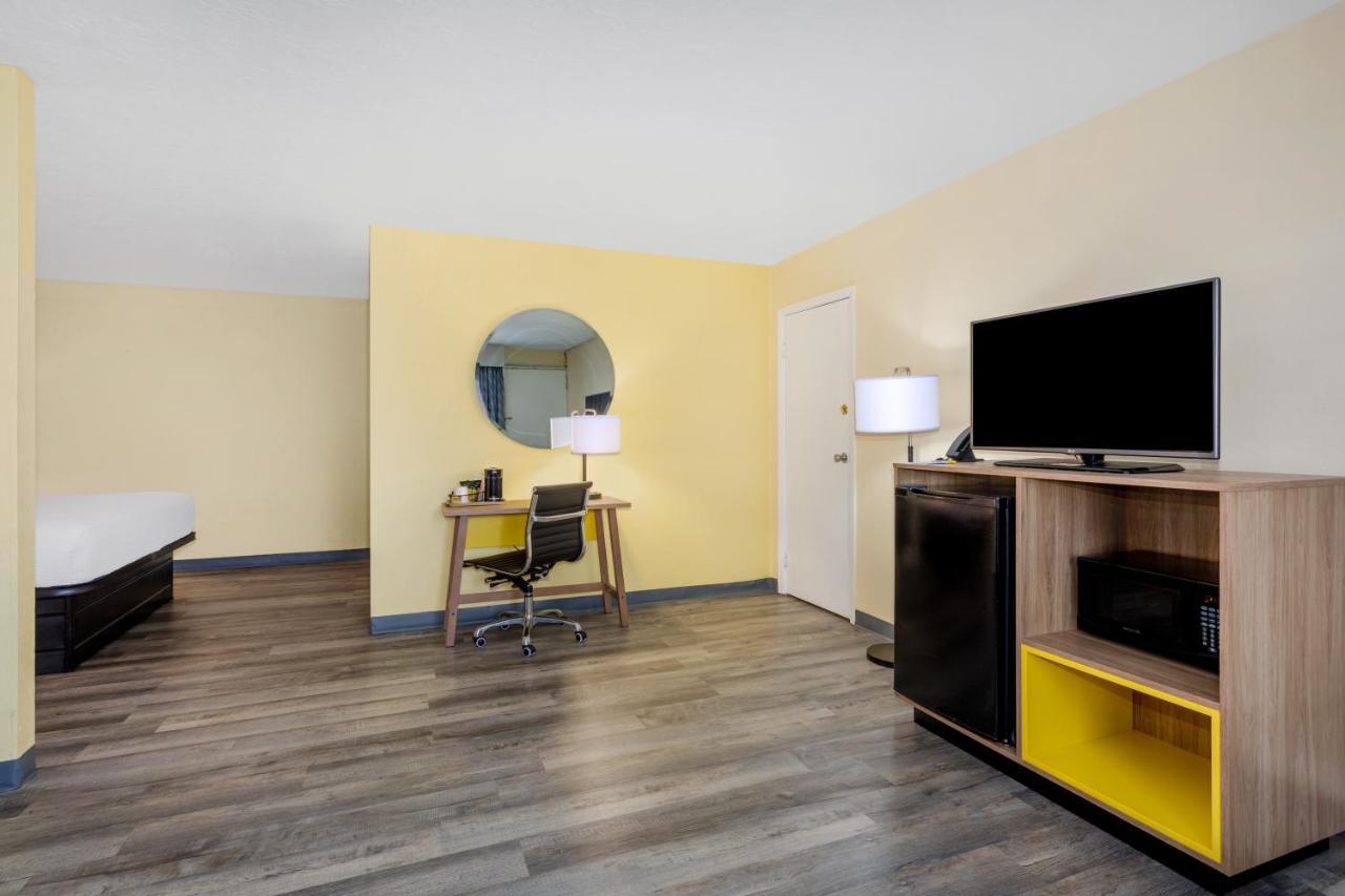 Days Inn & Suites By Wyndham Clovis Exteriér fotografie