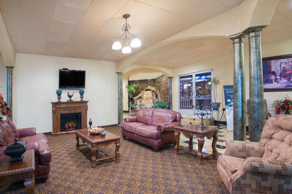 Days Inn & Suites By Wyndham Clovis Exteriér fotografie
