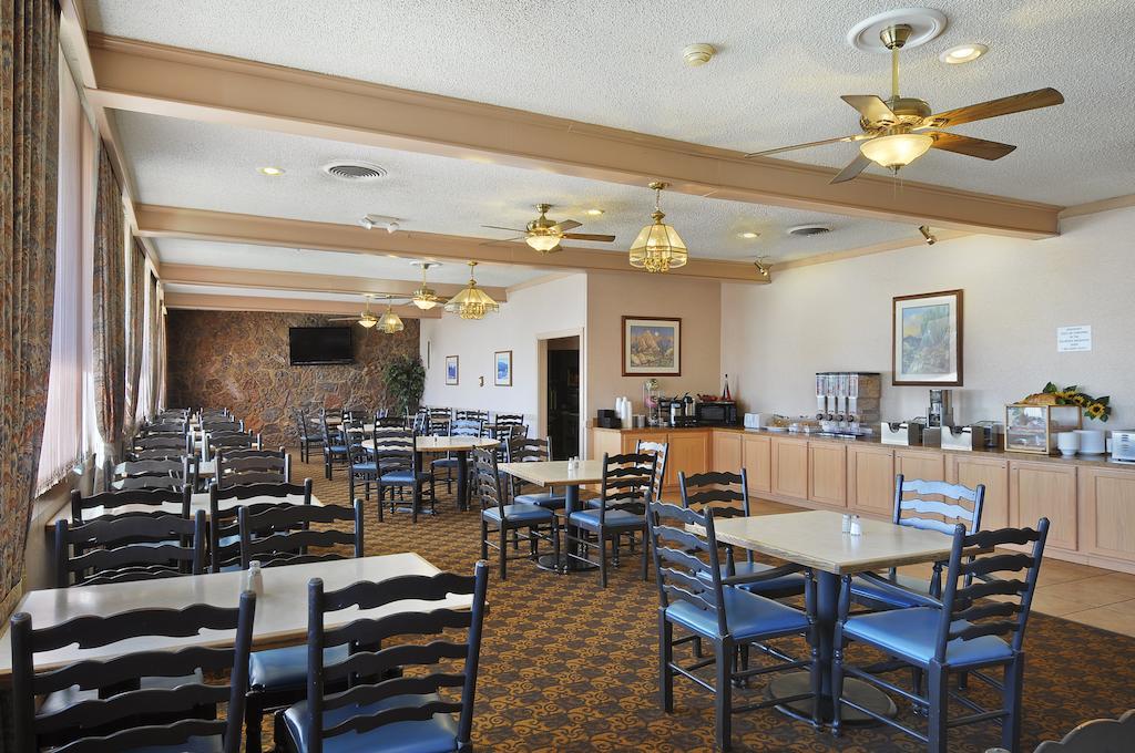 Days Inn & Suites By Wyndham Clovis Restaurace fotografie